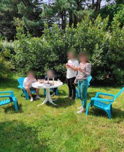 Goście zatrzymujący się w obiekcie Er Mervent Maison de vacances