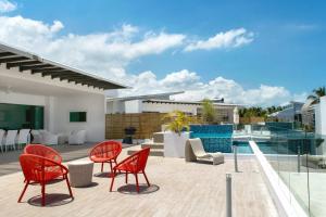Бассейн в Cap Ouest by Horizon Holidays или поблизости