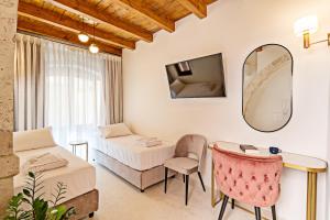 A television and/or entertainment centre at Casa Del Balsamo