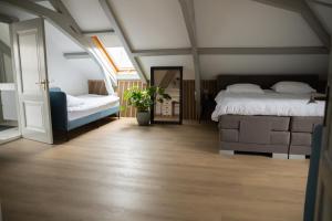 a bedroom with two beds and a mirror at Grand Monumental Residence Edam in Edam