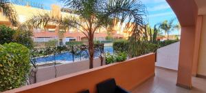 Bazén v ubytovaní Homes of Spain, Apartamentos Paraiso de Vera Playa, Ed Tahiti, bajo G a pie de la playa, vistas piscina alebo v jeho blízkosti