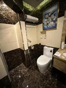 Koupelna v ubytování Al Ertiqaa Hotel