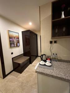 Kuchyň nebo kuchyňský kout v ubytování Al Ertiqaa Hotel
