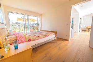 Tempat tidur dalam kamar di Helle Wohnung mit Bergblick & eigener Terrasse