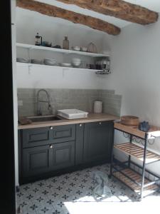 Photo de la galerie de l'établissement Maison chaleureuse avec piscine, à Padirac 6 autres photos