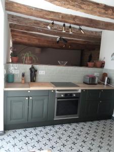 Photo de la galerie de l'établissement Maison chaleureuse avec piscine, à Padirac