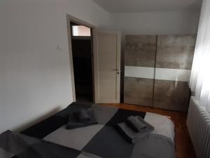 Uma cama ou camas num quarto em Apartman Una
