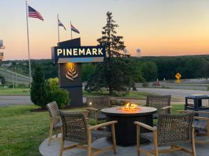 a group of chairs sitting around a table with a fire at PINEMARK Inn Suites Events in Saint Clair +34 photos