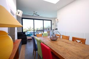 Część wypoczynkowa w obiekcie Deluxe VILLA LAVANDA Las Colinas DEHESA DE CAMPOAMOR with HEATED POOL