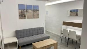 Fotografia z galérie ubytovania Fantastico Bajo con patio junto a la playa v destinácii Málaga