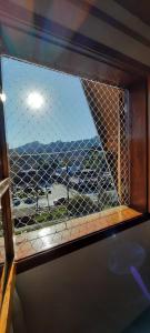 a window with a view of a mountain view at Apartamento em Campos do Jordão próximo ao Capivari in Campos do Jordão
