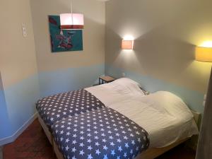Łóżko lub łóżka w pokoju w obiekcie Charmant appartement jardin/parking privé 4 personnes
