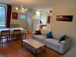 Część wypoczynkowa w obiekcie Charmant appartement jardin/parking privé 4 personnes