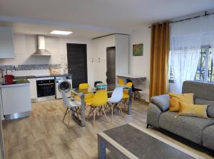 a kitchen and a living room with a table and chairs at Lille en Provence in Valencia
