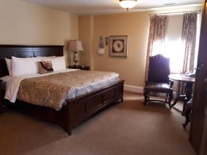 Uma cama ou camas num quarto em Grant Hall Hotel
