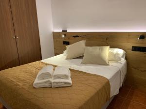 a bedroom with a bed with two towels on it at BRISA DE CALELLA DE PALAFRUGELL in Calella de Palafrugell