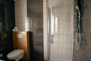 Łazienka w obiekcie Domki całoroczne Zacisze Bałtów