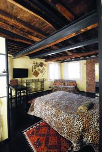 A bed or beds in a room at Torre Ducale Dimora Storica