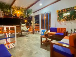 Istumisnurk majutusasutuses Acuarios Hostal
