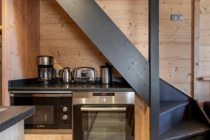 Val Thorens - Cosy Duplex avec Vue Silveralp 338にあるキッチンまたは簡易キッチン