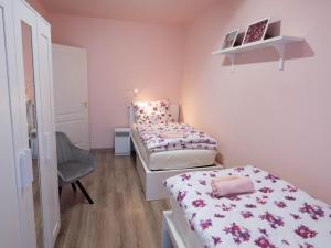 Posteľ alebo postele v izbe v ubytovaní Pajger Apartman Egyetemváros
