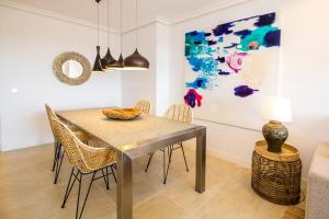 Fotografia z galérie ubytovania Beautiful apartment with seaview, garden and pool v destinácii Estepona
