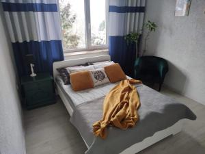 Postel nebo postele na pokoji v ubytování dom w Junoszynie