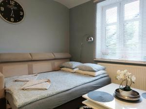Ένα ή περισσότερα κρεβάτια σε δωμάτιο στο Apartamenty NOVA na Krakowskiej No 2