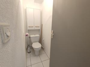 Kúpeľňa v ubytovaní APPT 4P - Manoirs 1 à la Mer Chez Claudette & Marc