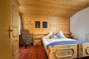 Posteľ alebo postele v izbe v ubytovaní Alpenblühn Appartements Tschagguns