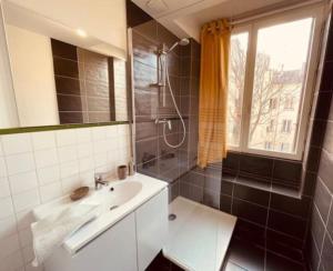 Kúpeľňa v ubytovaní Bel Appart' 4 chambres duplex Durafour + 15 fotografií