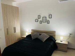 Postel nebo postele na pokoji v ubytování New, Modern Ground Floor Apartment with Pool + 15 fotografií