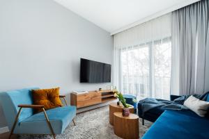 Telewizja i/lub zestaw kina domowego w obiekcie Lake Club Apartments - LoftAffair