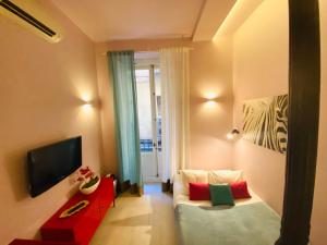 TV a/nebo společenská místnost v ubytování Apartamentos Puzzle Madrid Sol