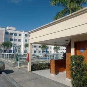 a building with awning next to a parking lot at Agua Marinha Campos in Campos dos Goytacazes