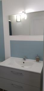 Kúpeľňa v ubytovaní Havre de Paix - Maisonnette Charmante avec Extérieur Privé + 9 fotografií