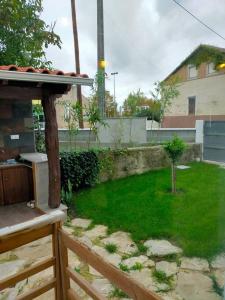 a backyard with a yard with a small tree at CASINHA DO RIO in Soure