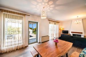 a living room with a table and a couch at Villa Loulou by Villa Plus in Nikiana