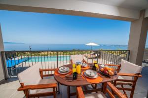 The swimming pool at or close to Villa Katoikia Mia by Villa Plus