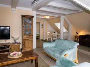 a living room with a couch and a tv at Ferienwohnung im Sauerland in Erndtebrück