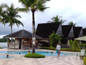 Bazén v ubytování Island Paradise Resort Club nebo v jeho okolí