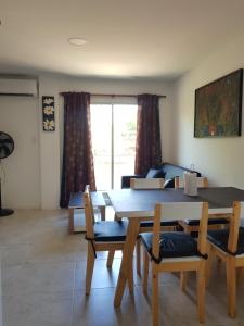 a dining room with a wooden table and chairs at Colòn Centro - Departamento 2 a 4 personas in Colón