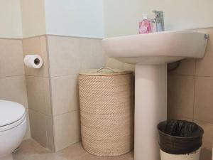 Ένα μπάνιο στο Condo , WIFI up to 100mbps , Infinity Pool