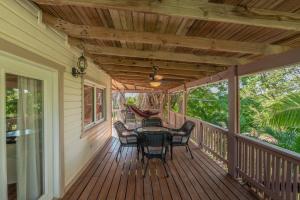 Balcone o terrazza di Exclusive Full House near Beaches & Downtown
