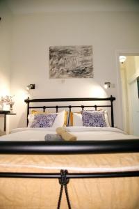 Ένα ή περισσότερα κρεβάτια σε δωμάτιο στο Aroura Homes Garden House 2BR 2BA Free Parking