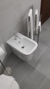 A bathroom at Gelsomino B&B Apartment