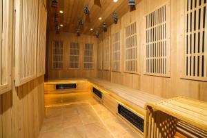a room with a row of wooden benches in a gym at Xin'an Yihao Hotel - Near Xiamen Railway Station, near Vientiane City, minibar is free in Xiamen