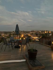 a patio with a table and chairs on a roof at Casa El Arte De Frida in San Miguel de Allende