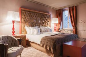 Postel nebo postele na pokoji v ubytování Carlton Hotel St Moritz - The Leading Hotels of the World