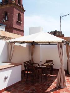 Reštaurácia alebo iné gastronomické zariadenie v ubytovaní Apartamentos Coronado